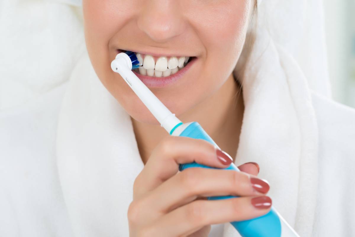 featured image for can electronic toothbrushes damage veneers