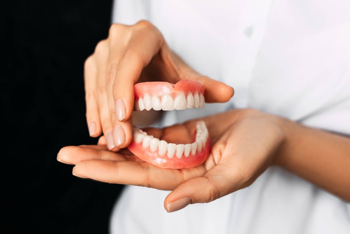featured image for can you eat with dentures
